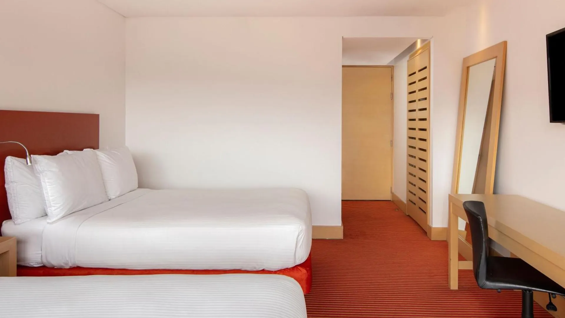 Hotel Fairfield By Marriott Bogota Embajada