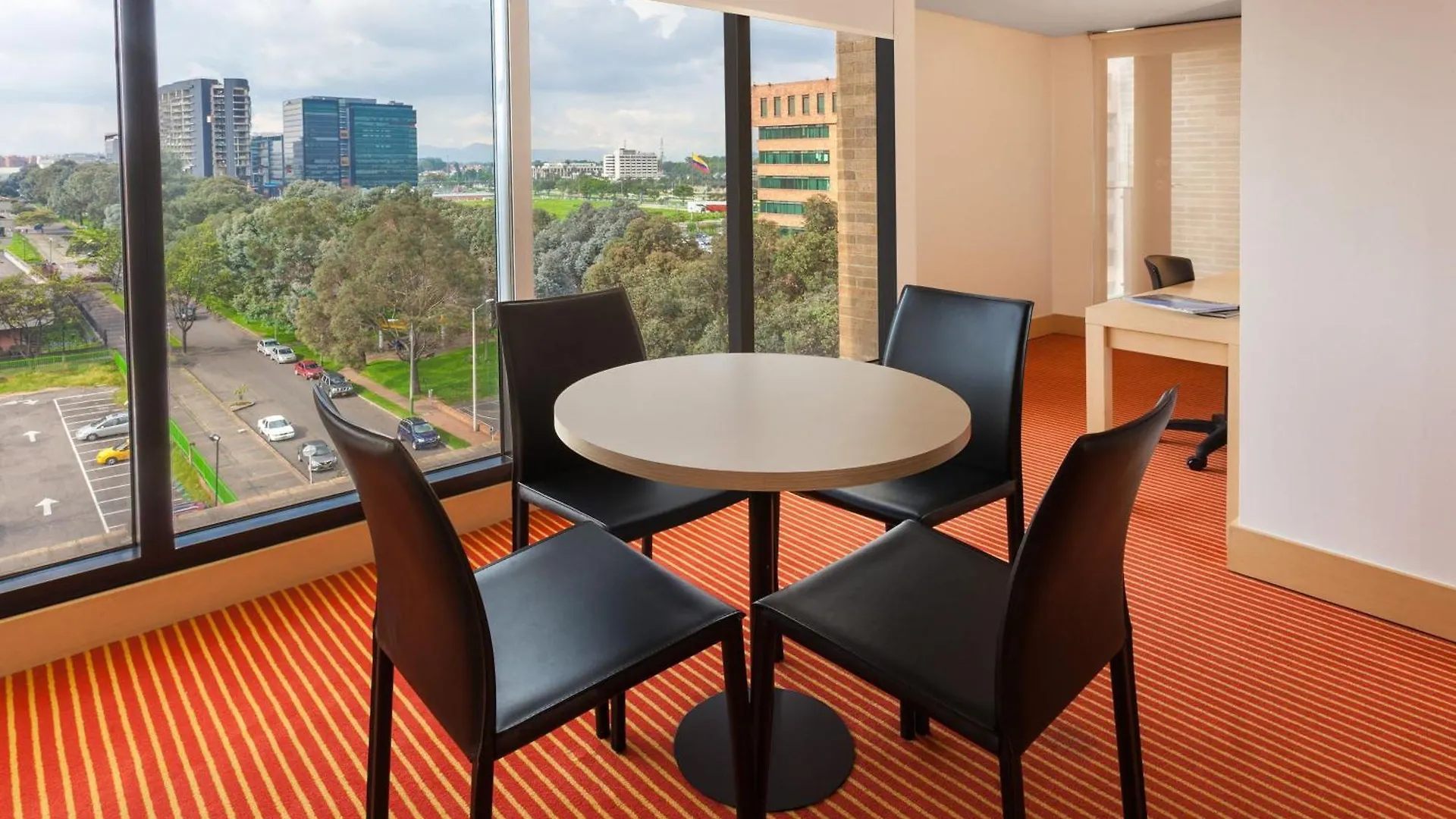 Hotel Fairfield By Marriott Bogota Embajada