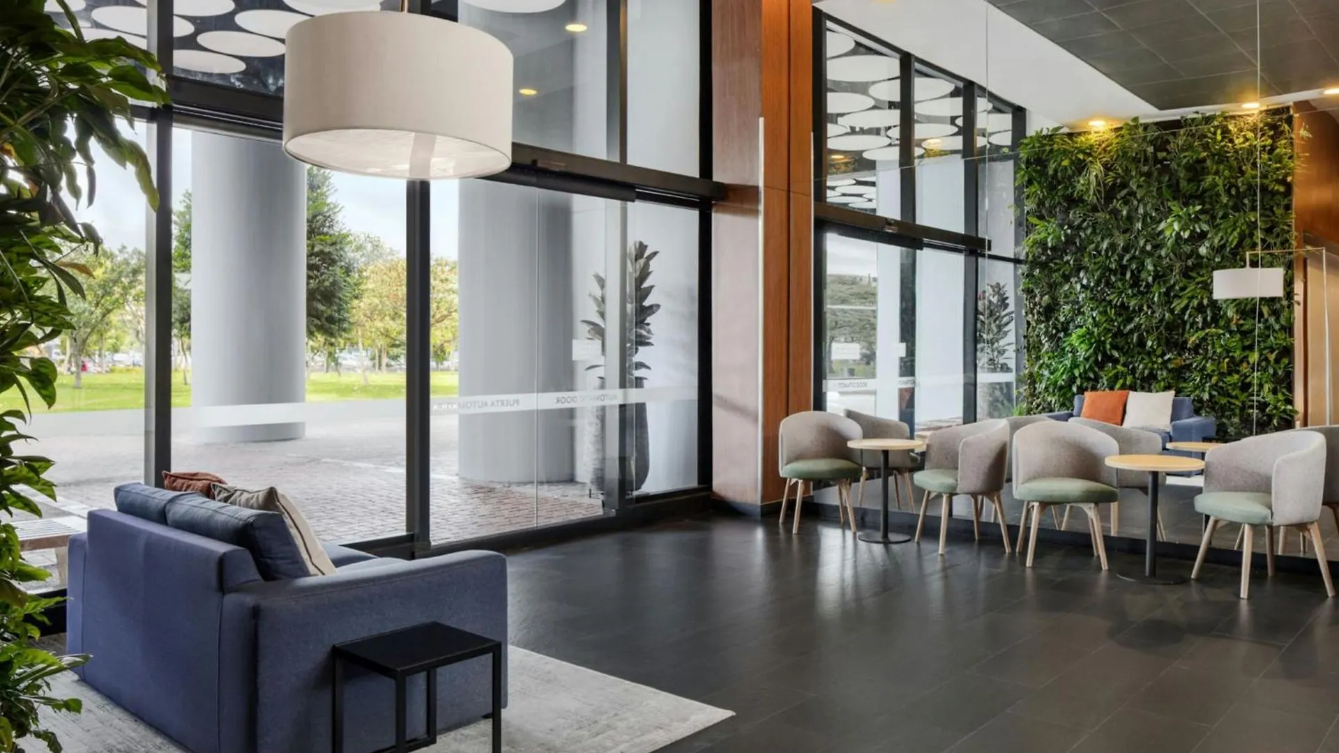Hotel Fairfield By Marriott Bogota Embajada