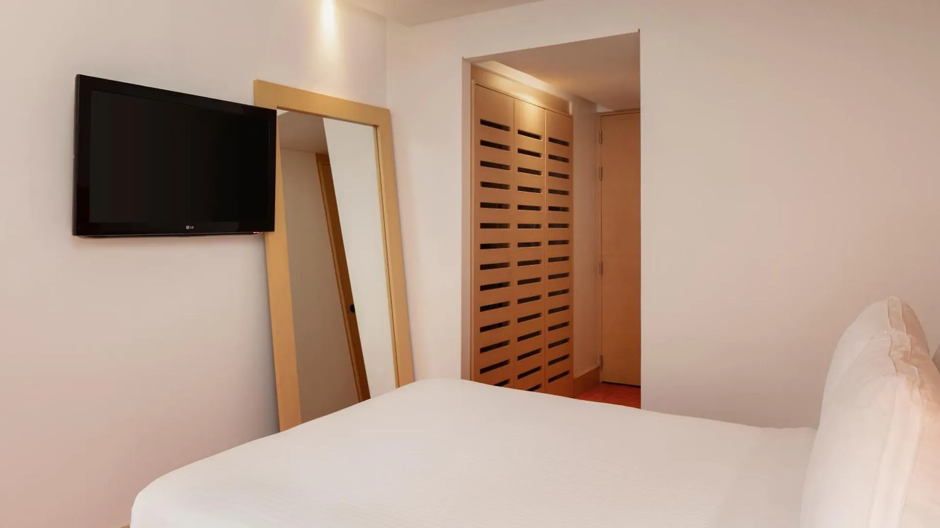 Fairfield By Marriott Bogota Embajada Hotel