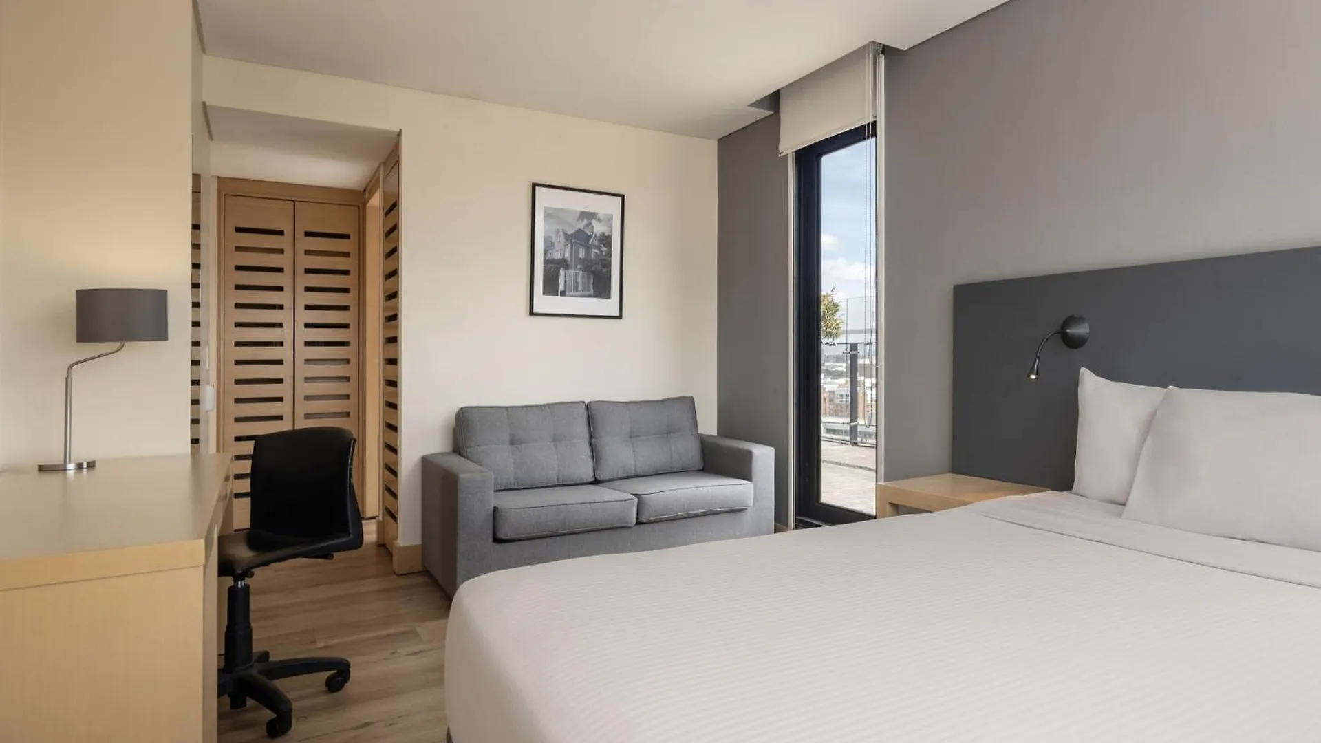 Fairfield By Marriott Bogota Embajada Hotel